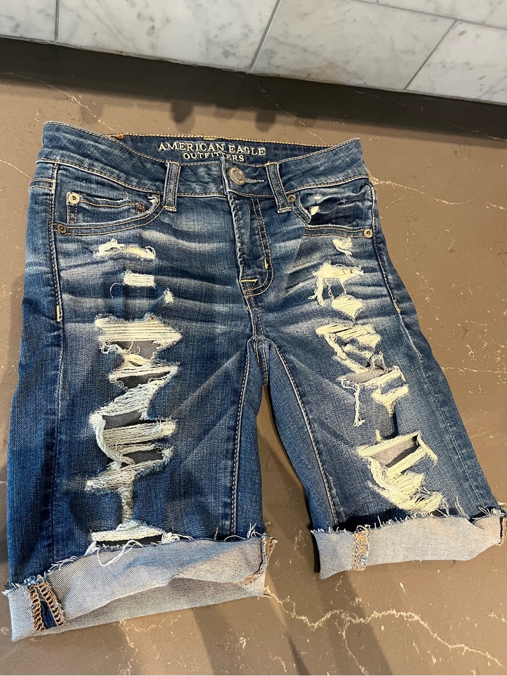 American Eagle Super Stretch Distressed Bermuda Shorts Size 0 Like New